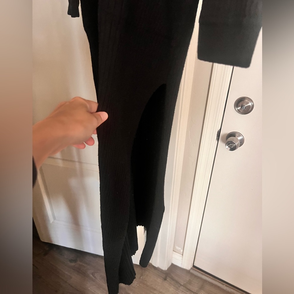 Free People FP Sweater Dress. XS. Black. Side Slits. Tan wooden buttons. NWOT. - Picture 3 of 3